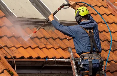 Démoussage et hydrofuge de toiture au Thil